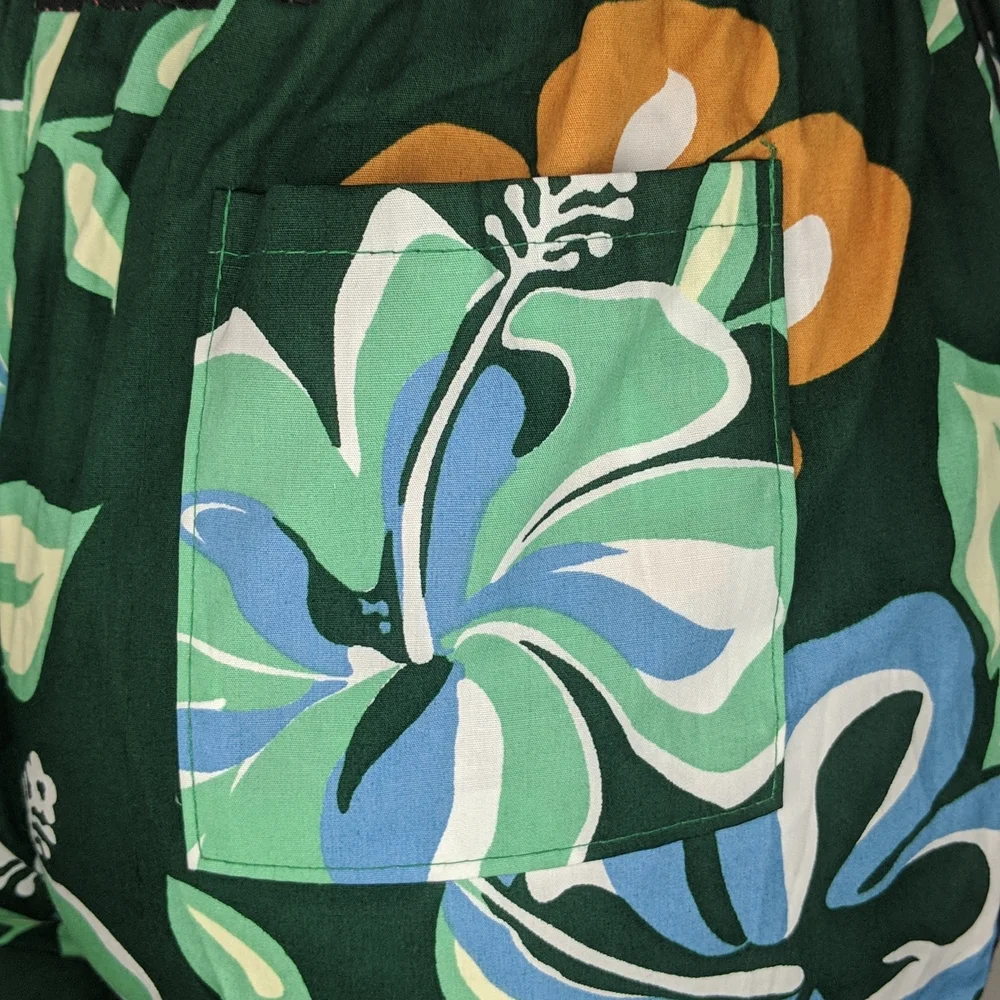 Women's Shorts Size Small Green Hawaiian Print Black Trim Elastic Waist Tie-up - Picture 8 of 8